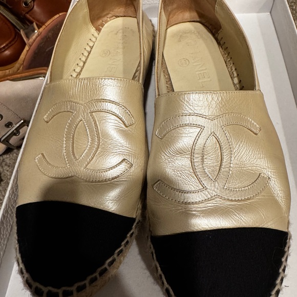 CHANEL Cream and Black Leather Espadrilles